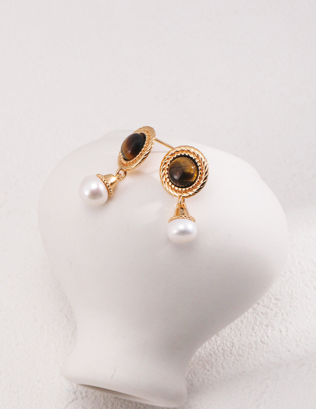 E01108 S925 Silver Tiger’s Eye Pearl Earrings – A whimsical and enchanting princess.