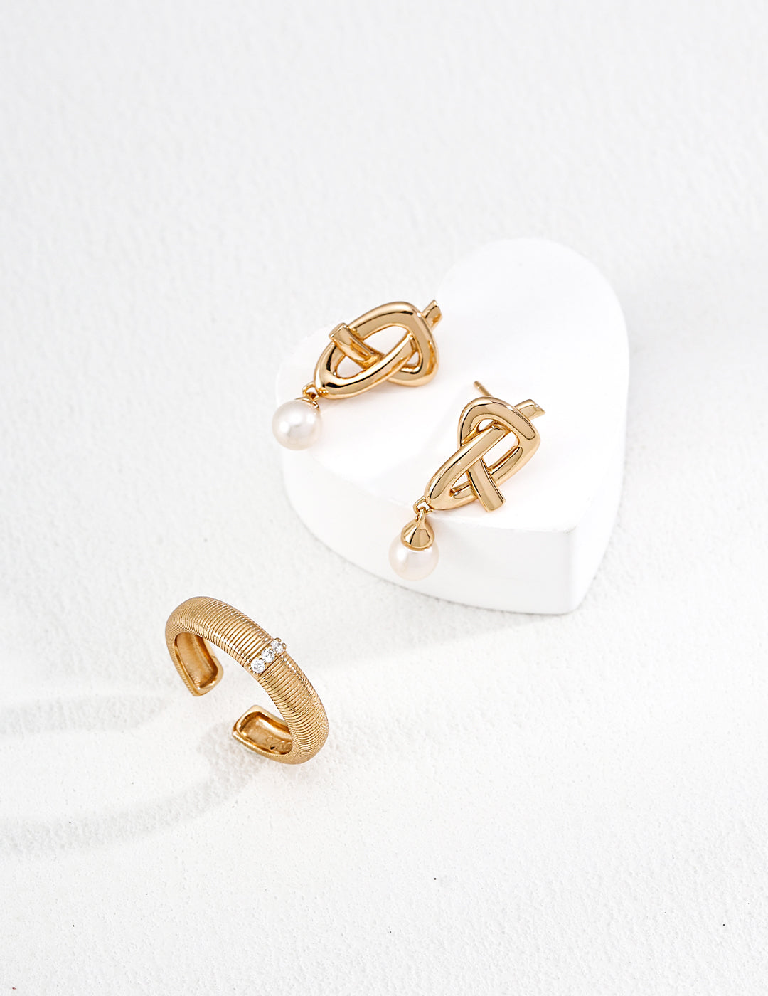 QL-E0980-4  S925 Silver Minimalist Natural Pearl Earrings