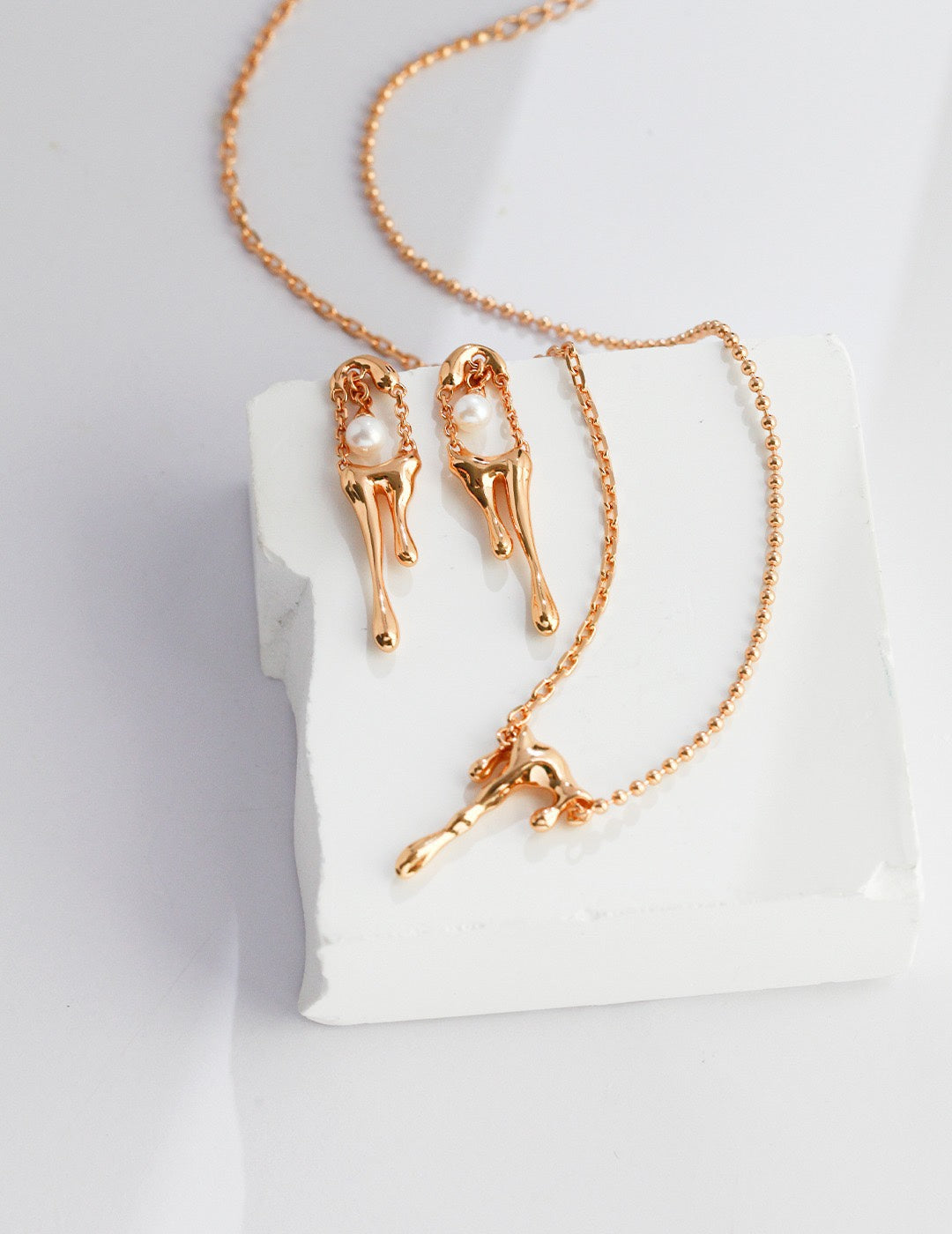 QL-D0284 Pure silver minimalist necklace — natural series style, fluid design.