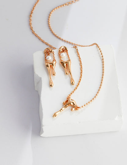 QL-D0284 Pure silver minimalist necklace — natural series style, fluid design.