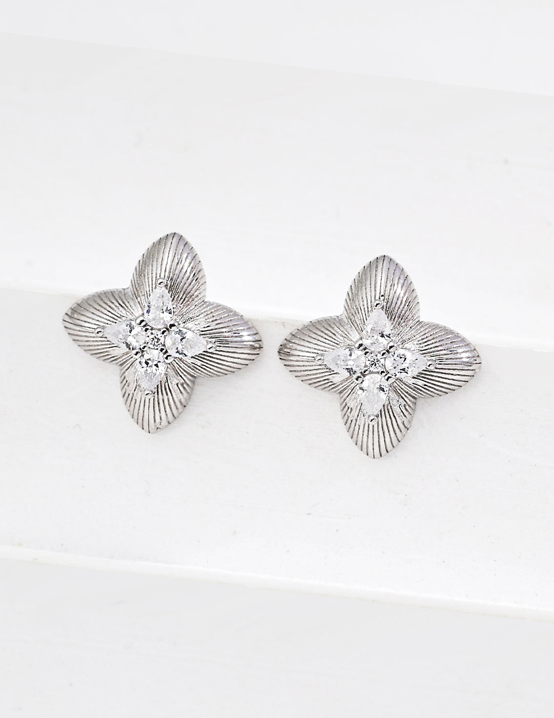 QL-E01386  S925 Silver / Synthetic Cubic Zirconia Earrings