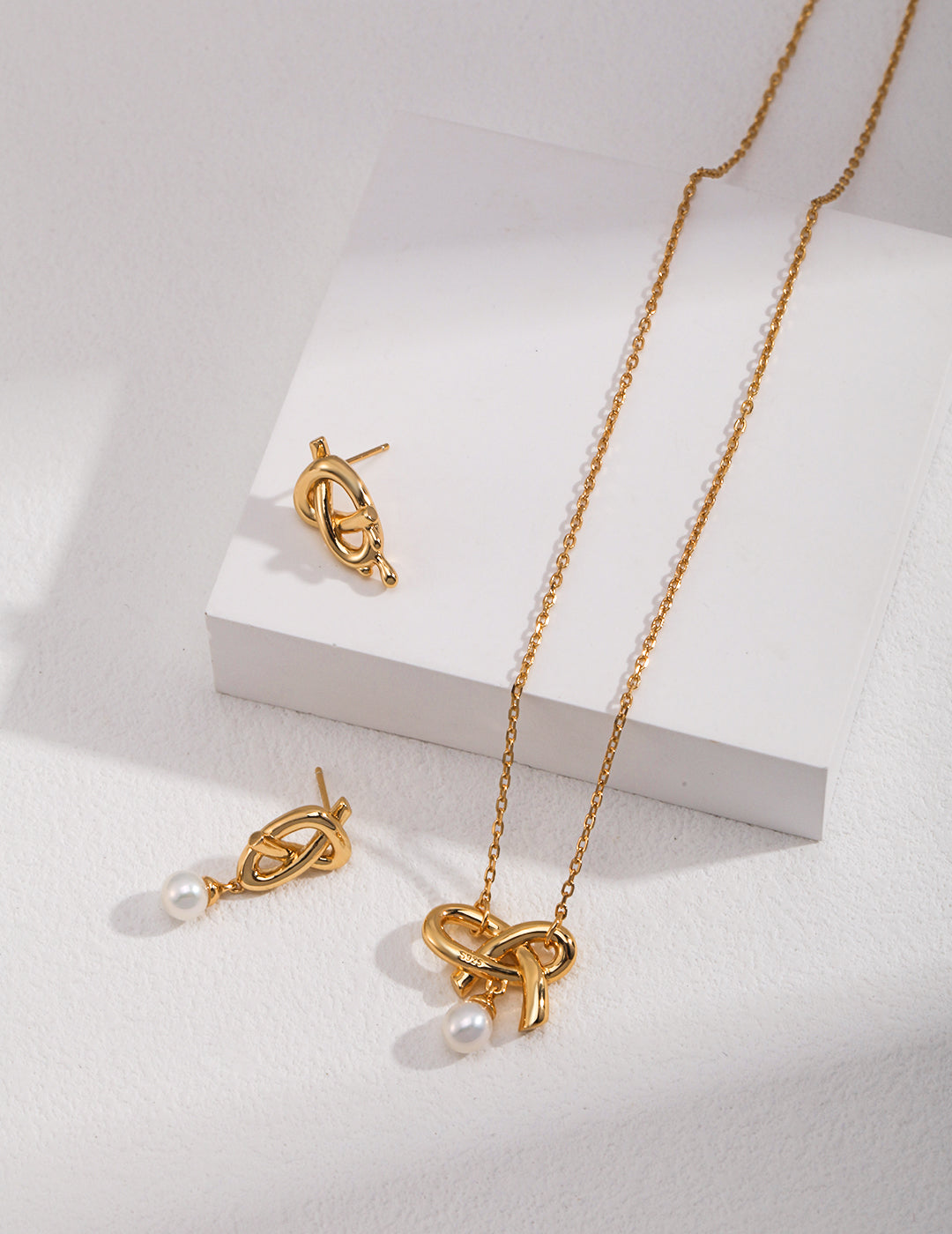 E0980  Love Knot Series – Earrings / Necklace
