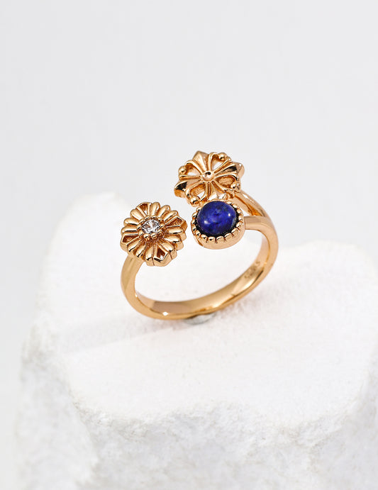 QL-J0325-2 Lapis Lazuli Daisy Zircon Ring. The deep blue lapis lazuli resembles the midsummer sky, while the vintage cross pattern evokes French elegance.