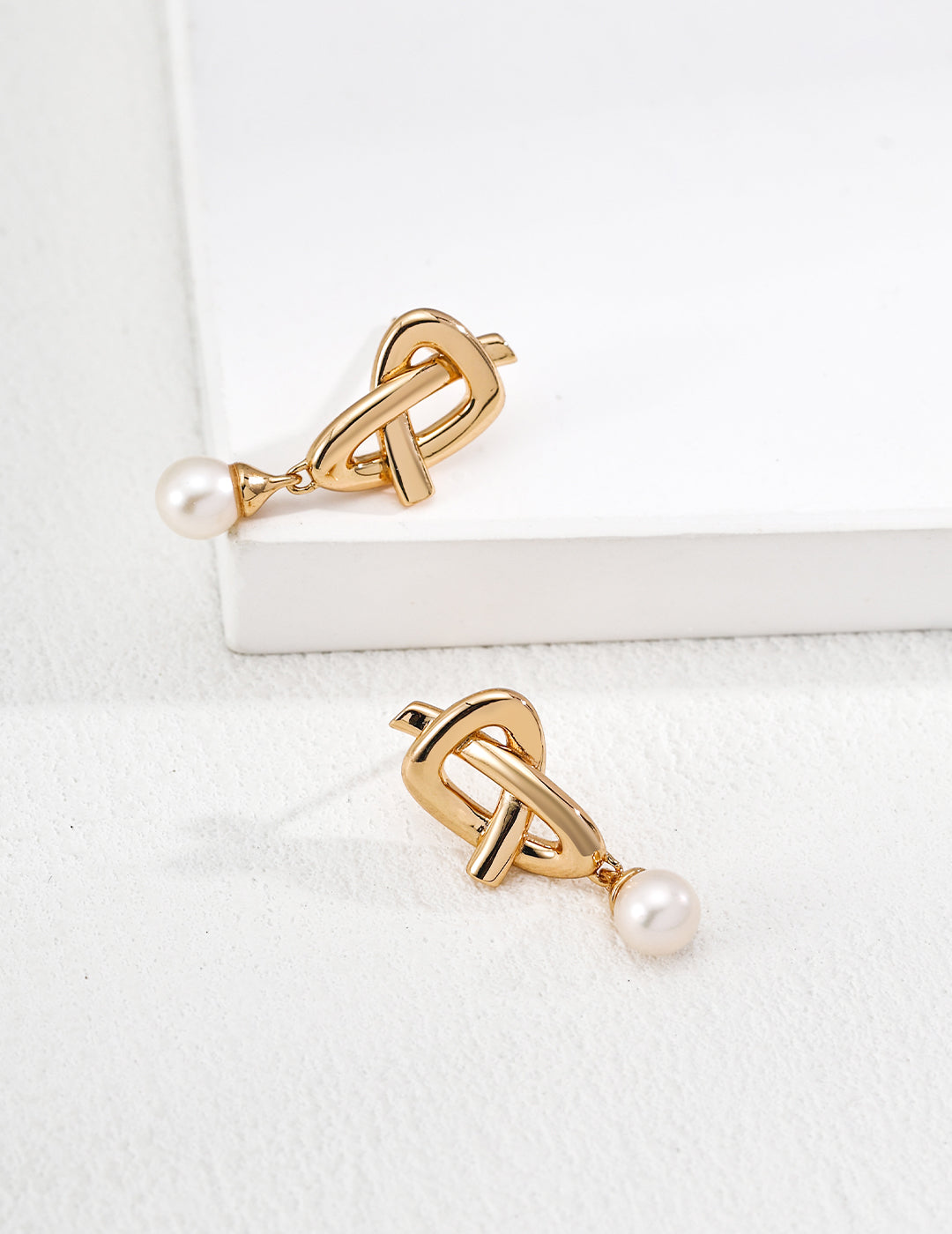 QL-E0980-4  S925 Silver Minimalist Natural Pearl Earrings