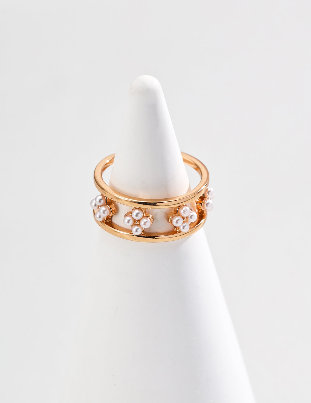 QL-J0263。S925 Silver Simple Imitation Pearl Shell Ring