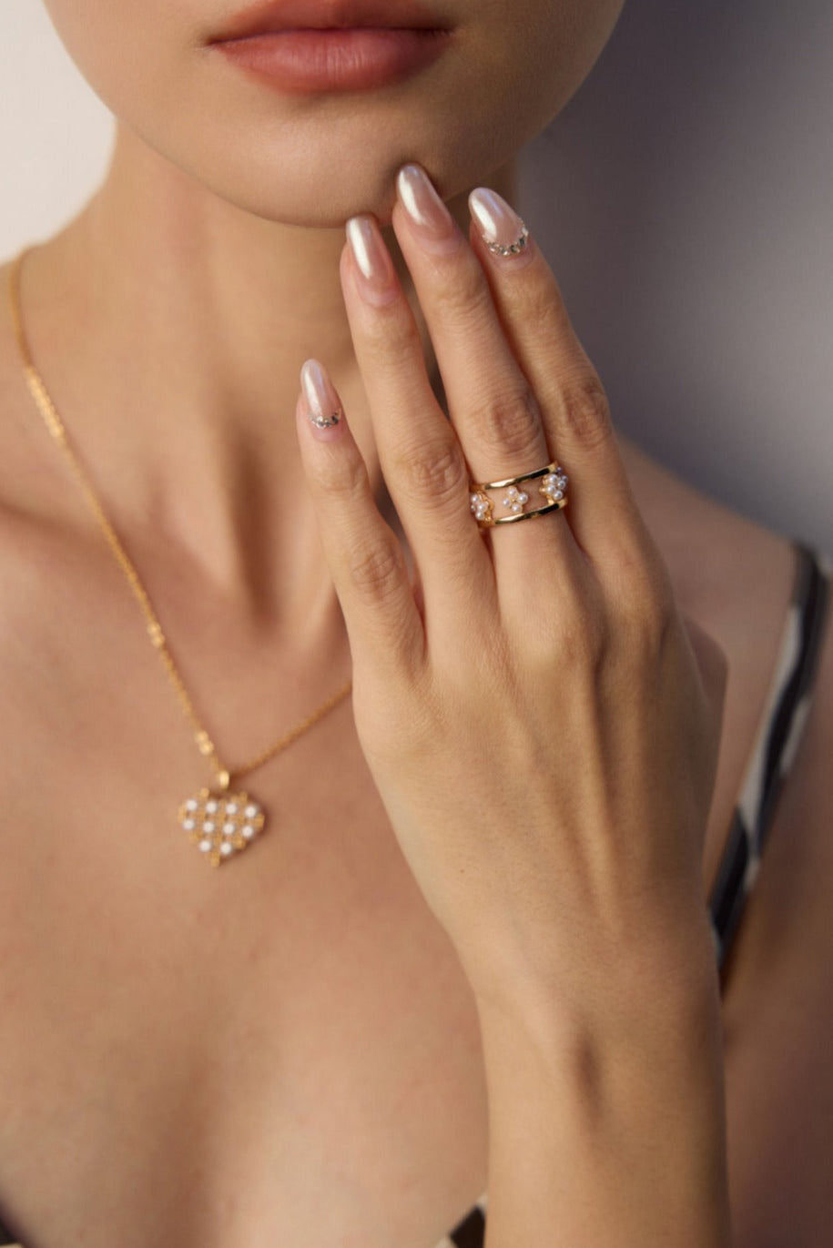 QL-J0263。S925 Silver Simple Imitation Pearl Shell Ring