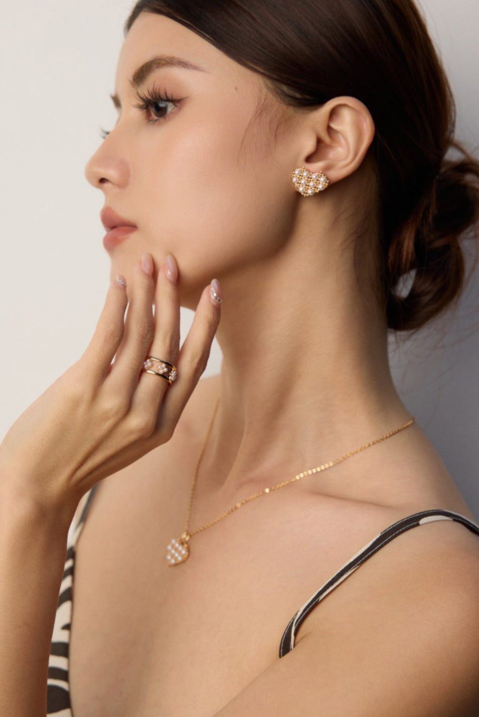 QL-J0263。S925 Silver Simple Imitation Pearl Shell Ring