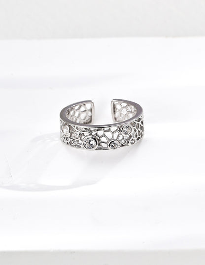 QL-J0336  S925 Silver Zircon Ring — Intertwined teardrop design adorned with zircon.
