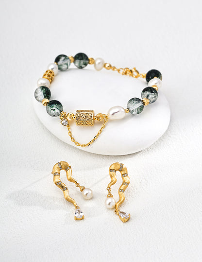 QL-SL0243-2  Graceful willows swaying, with rippling reflections by the West Lake. The fresh pearls are like white lotus flowers blooming in midsummer, floating upon the lake. The ethereal crystal is just like that